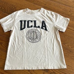 H&M cream colored comfortable fitted short sleeve tee shirt